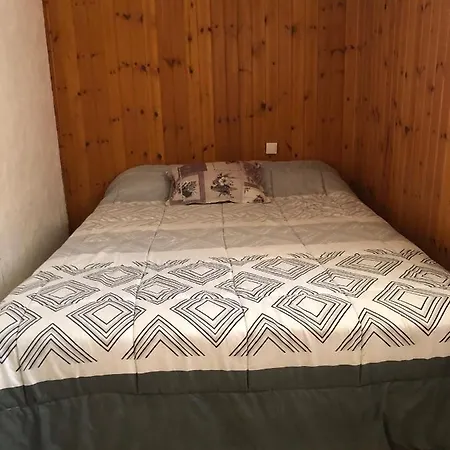 Agradable Casa Con Chimenea Interior Dağ evi