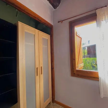 Agradable Casa Con Chimenea Interior Camprodon